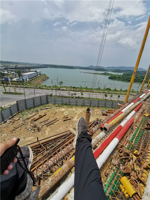 高淳区作业中发生设备损坏或人员意外，责任怎么划分？